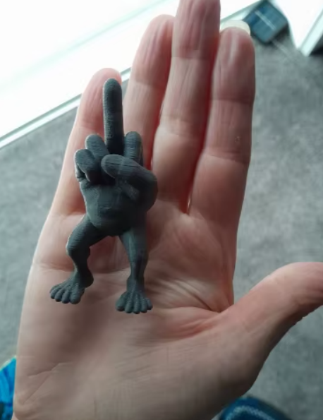 Figura Troll Dedo Medio 🖕